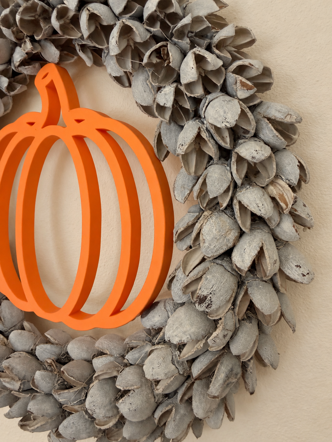 Kranz aus getrockneten Bakuli-Früchten mit Kürbis | 3D Druck